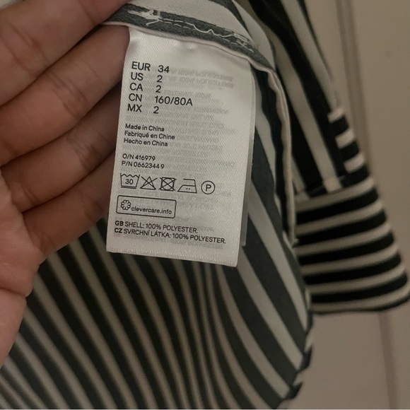 {H&M} 🔷 stripped button down - Picture 3 of 4